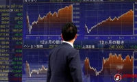 英伟达美股盘前涨超2% 市值突破2万亿美元